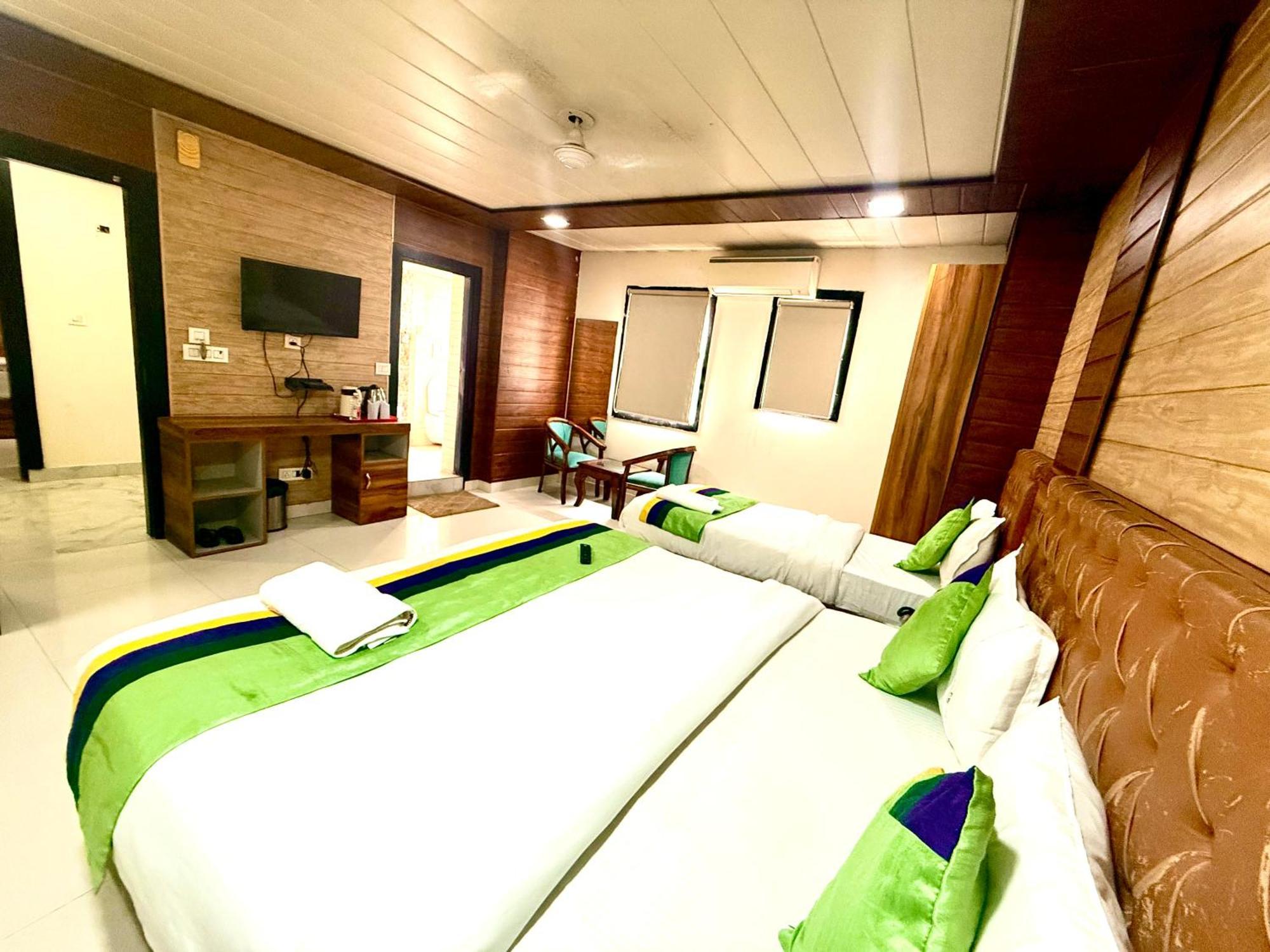 Marina Near Igi Airport Delhi 4* New Delhi